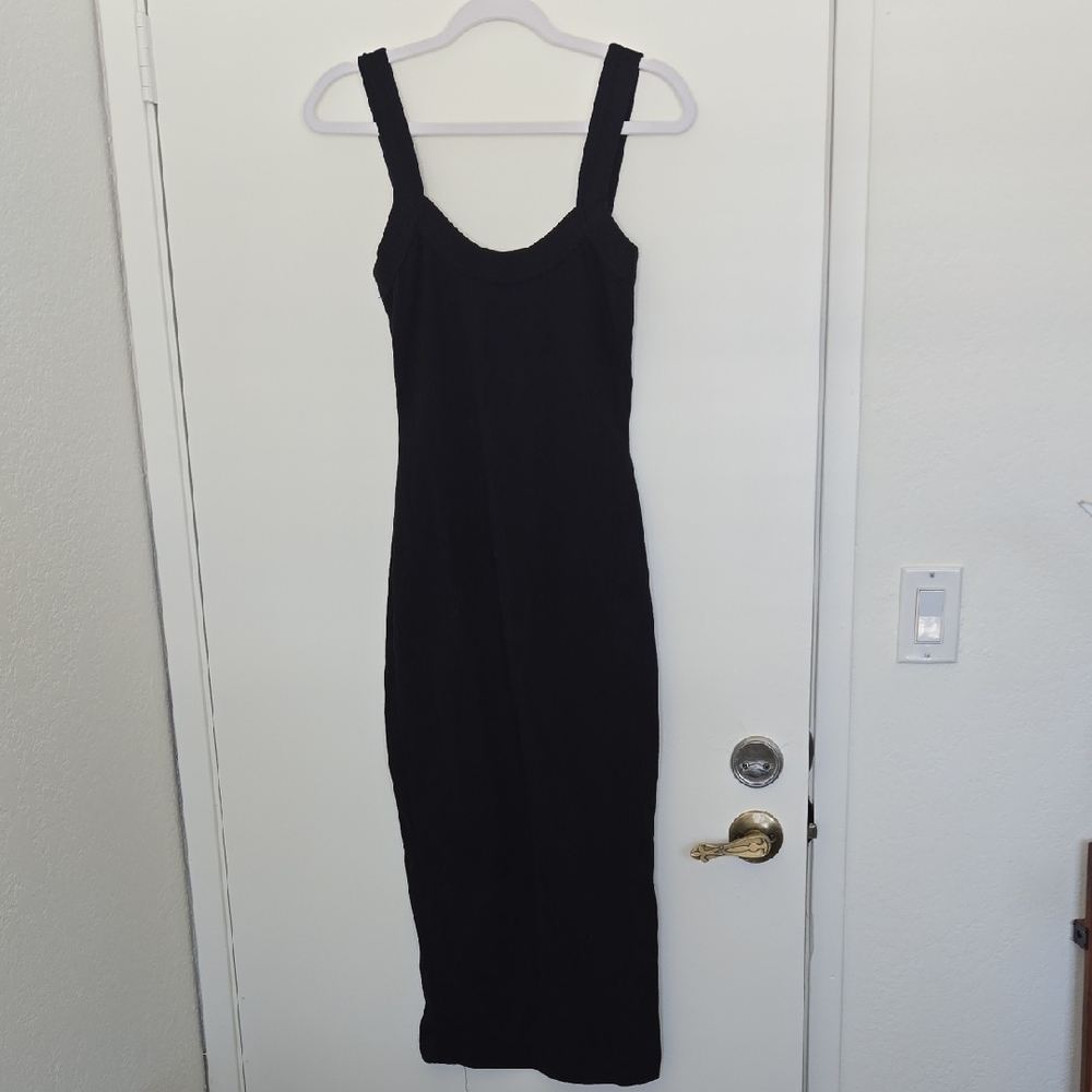 Elegant Black Sleeveless Dress - Picture 1 of 4